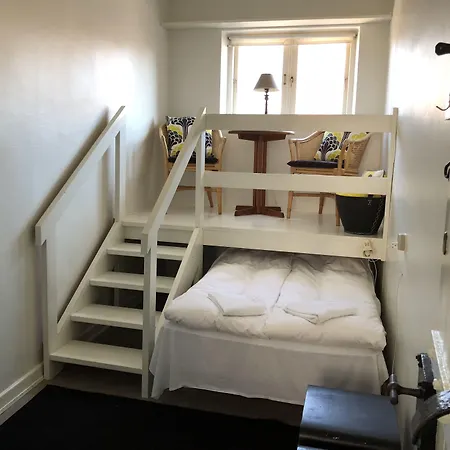 Den Gamle Arrest Bed and Breakfast 3*