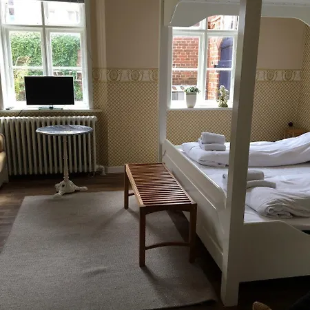 Bed & Breakfast Den Gamle Arrest 3*
