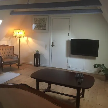 فندق مبيت وإفطار Den Gamle Arrest 3*