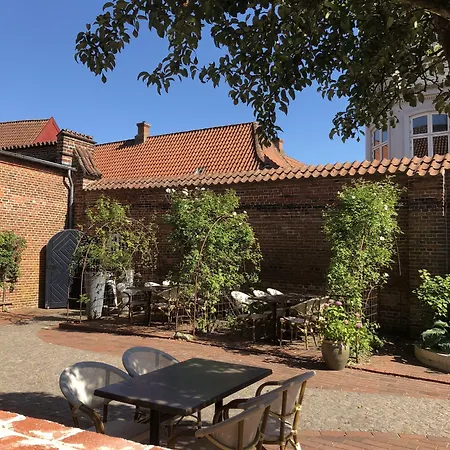 Den Gamle Arrest فندق مبيت وإفطار 3*