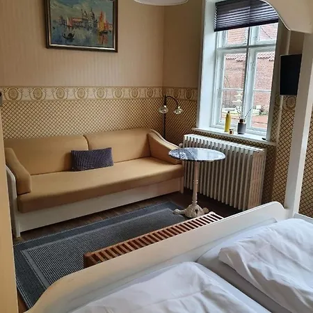 Den Gamle Arrest فندق مبيت وإفطار 3*