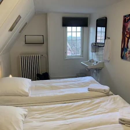 Den Gamle Arrest ريب