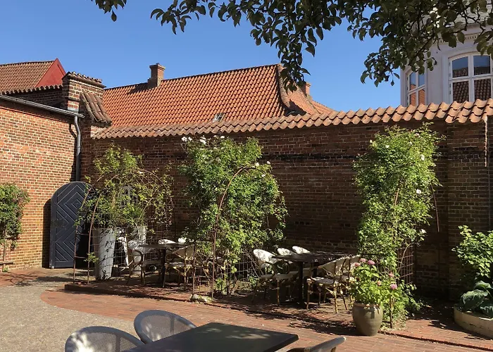 Den Gamle Arrest Bed and Breakfast 3*