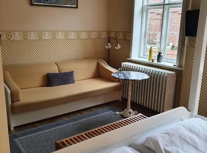 Den Gamle Arrest Bed & Breakfast 3*